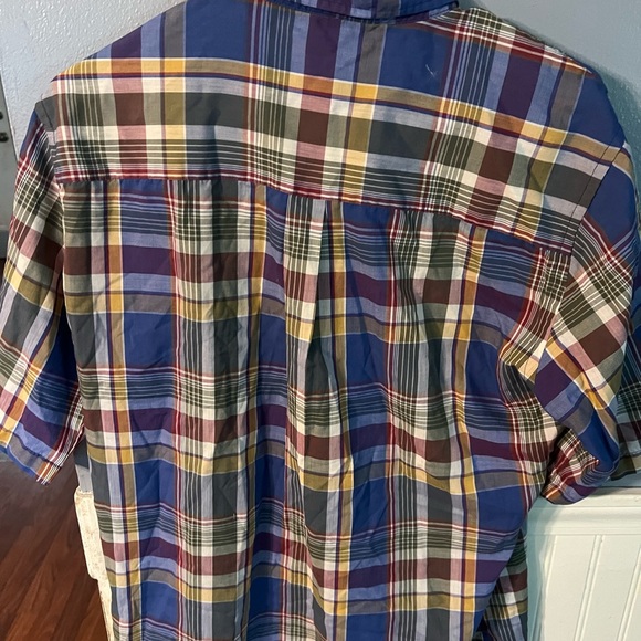 Light weight mens short sleeve button down - Picture 3 of 3